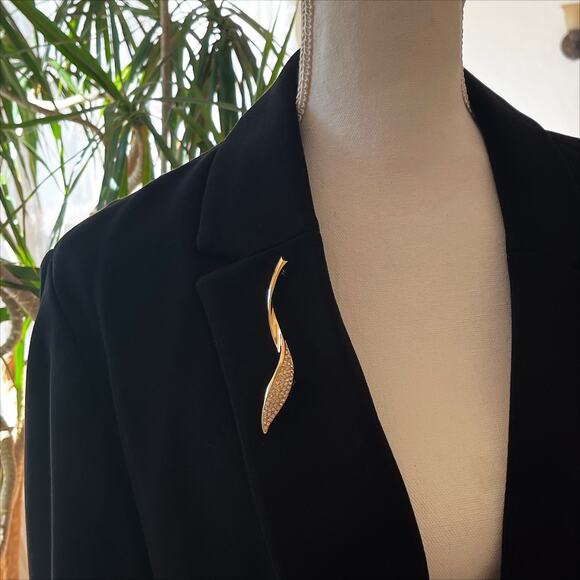 DIOR Vintage Gold Toned Leaf Rhinestone Brooch Pin 1990s-2000s - Picture 6 of 12